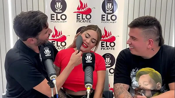 Entrevista con Elo Podcast termina en una mamada y mucho cum - Sara Blonde - Elo Picante