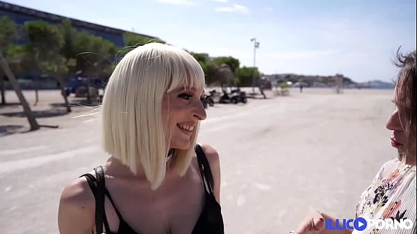Amelia, blonde coquine, est chaude pour une bonne baise