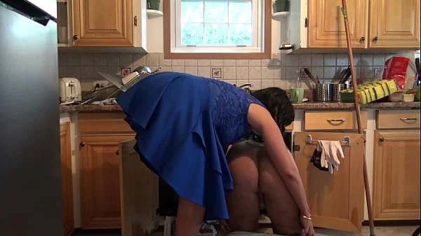 Real amateur cuckold wife gives hardcore rimjob to plumber