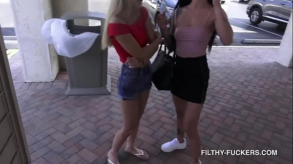 Smash For Cash Paisley Paige & Lulu Chu Flash And Fuck For Money HD