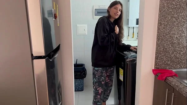 Mi novia me descubre siendo infiel en una llamada caliente mientras la tenemos en la habitación de invitados