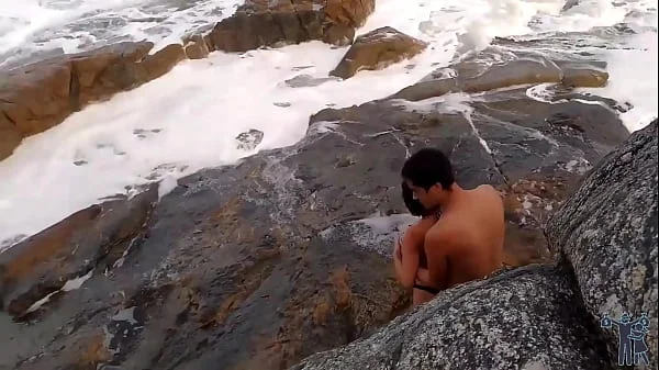 Levei a namorada na praia para ter uma linda vista, só não disse qual