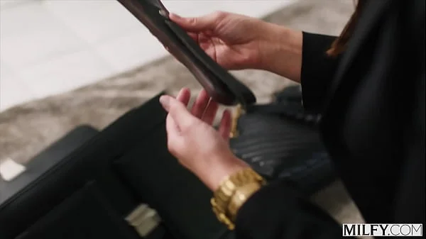 MILFY Boss lady Melissa fucks assistant on business trip