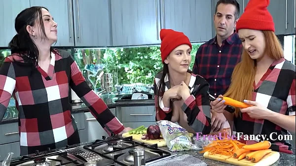 Holiday Season Family Freeuse - Serena Hill, Violet Spice