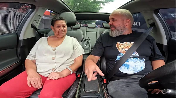 Uma Bisavó na carona do Ted aos 71 anos ela pelada no carro conta sua vida - Dora Rodrigues