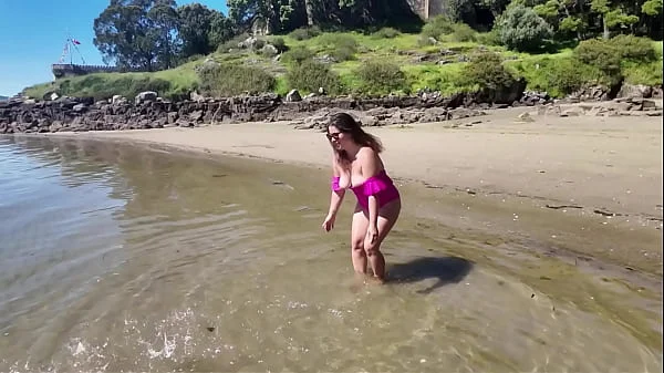 Milf's Tits suddenly Fell Out of her Swimsuit on the Beach