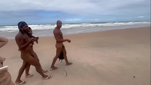 Fiz uma orgia na praia de nudismo com minhas amigas gostosas e ainda gravei