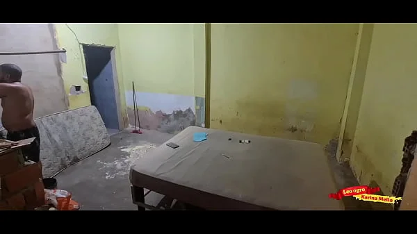 Novinha seduzindo pedreiro - anal teen...