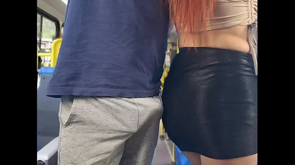 Estudande e fodida por estranho dentro do onibus!