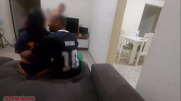 fiz sexo com amigo do meu marido por causa de uma aposta, fiquei com tesão e acabei fazendo DP com os dois