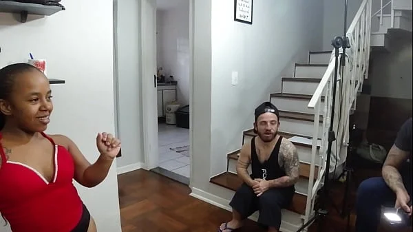 a anãzinha rabuda - suruba e bastidores do que rola