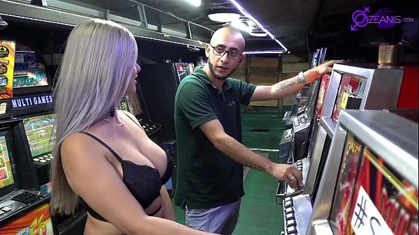 Casino con latinas calientes #1(soldier huge cock y Ashley Grey X)