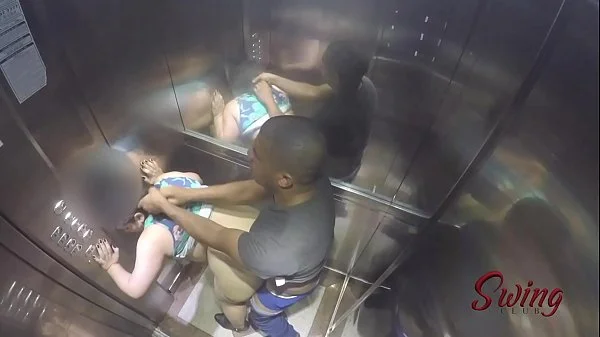 Sorayyaa e Leo Ogro foram pegos fudendo no elevador