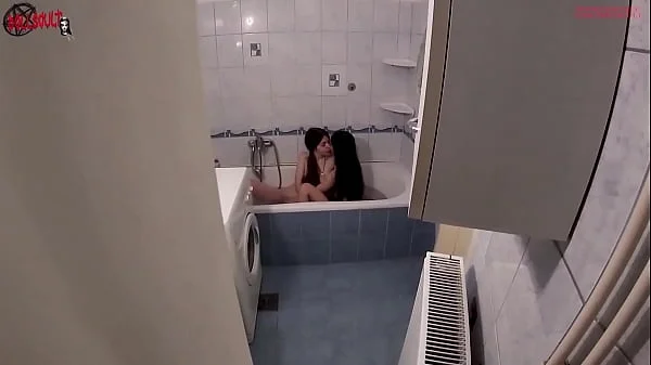 Spying on my stepsister and my gf in the tub before to join them