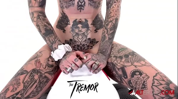 Tattooed Amber Luke rides the tremor for the first time