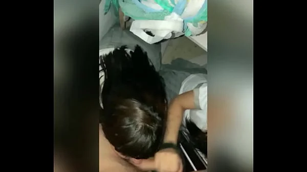 DOS Lindas Estudiantes Mexicanas Compartiendo Verga CHUPÁNDOLA al Mismo Tiempo en el Cuarto del Conserje! Dos Alumnas Calientes en la ESCUELA y un PENE para las Dos! Sexo Casero Amateur! (Segunda Parte)