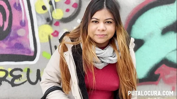 chica de El Salvador es convencida en la calle para hacer sexo