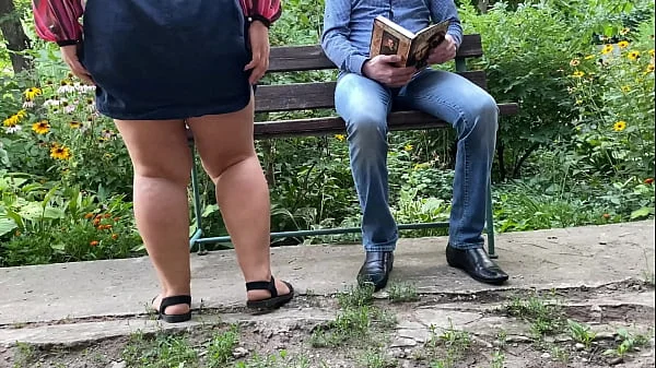 Big ass milf pee next to me in the park on a bench